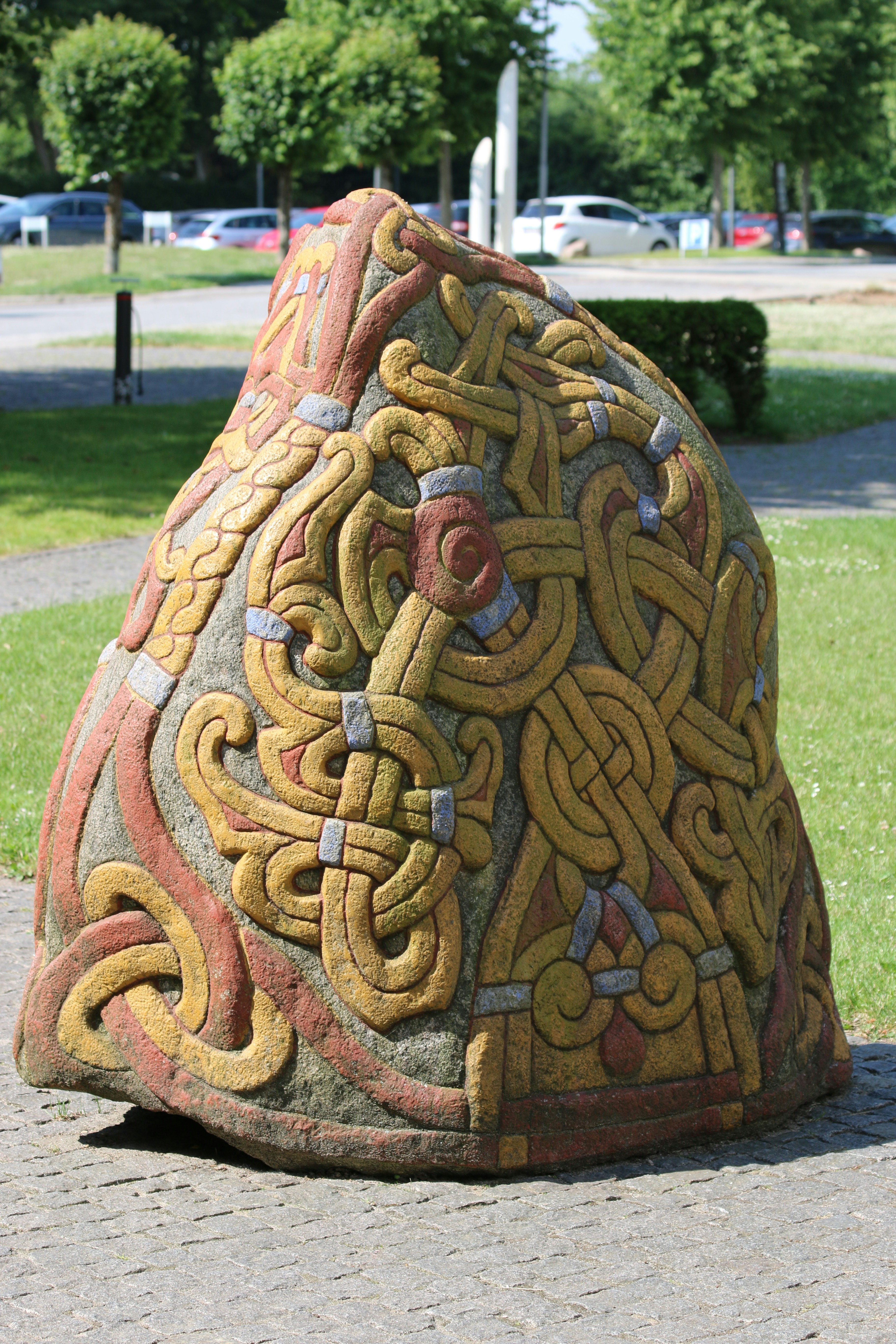 丹麥維京王藍牙哈拉爾德與盧恩文字的文化淵源與現代象徵