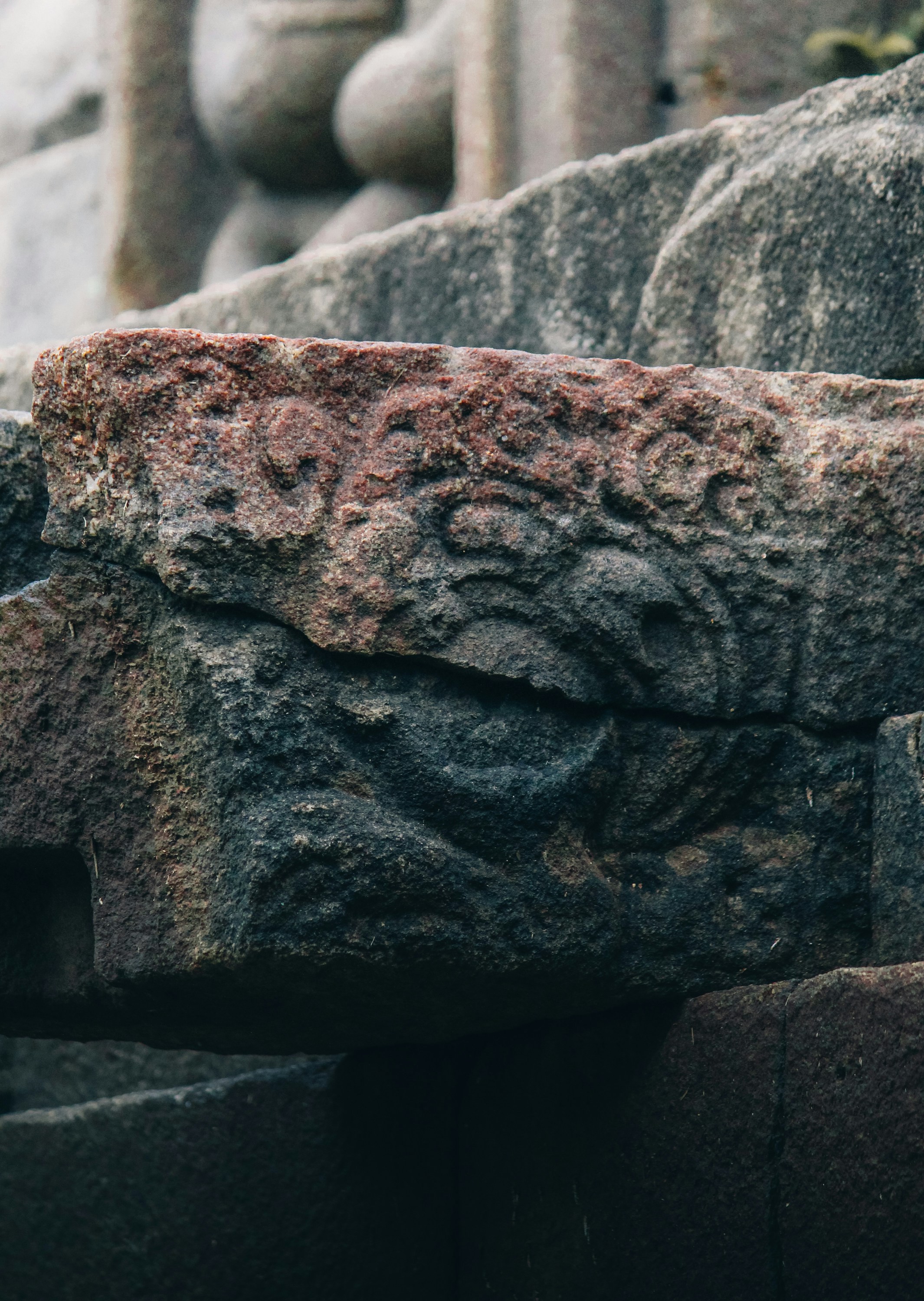 維京盧恩符文：新年祝福與綁定符號的文化意涵解析